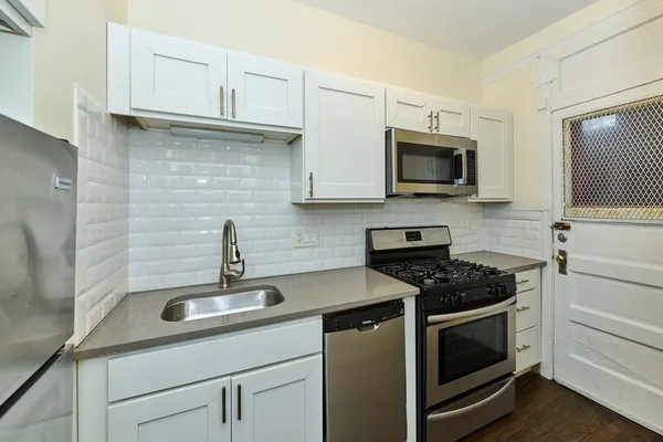 $1,675 | 1355 West Touhy Avenue, Unit 2N, Chicago, IL 60626