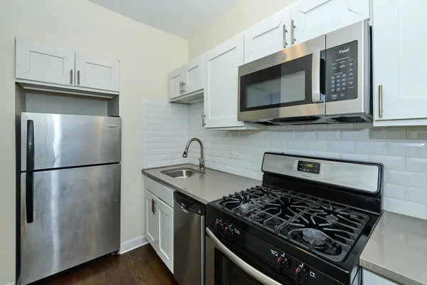$1,675 | 1355 West Touhy Avenue, Unit 2N, Chicago, IL 60626