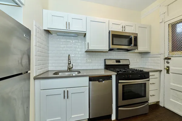 $1,675 | 1355 West Touhy Avenue, Unit 2N, Chicago, IL 60626