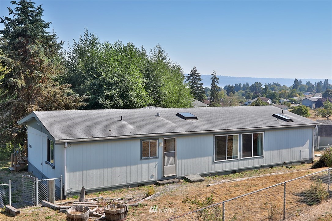 4726 Deer Lake Road Clinton, WA 98236 - Photo 1 of 23 Gallery Image 1