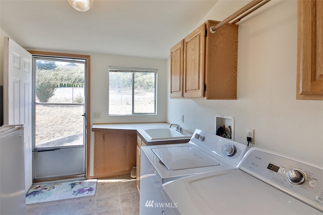 4726 Deer Lake Road Clinton, WA 98236 - Photo 12 of 23 Gallery Image 12