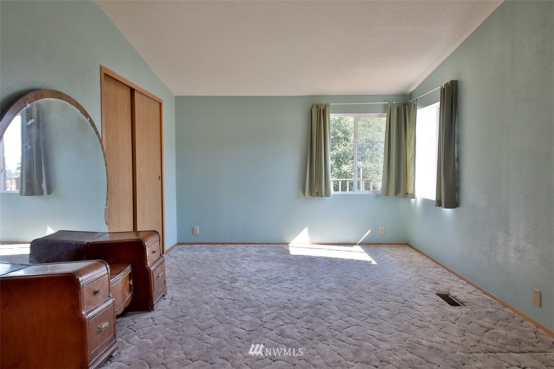 4726 Deer Lake Road Clinton, WA 98236 - Photo 13 of 23 Gallery Image 13
