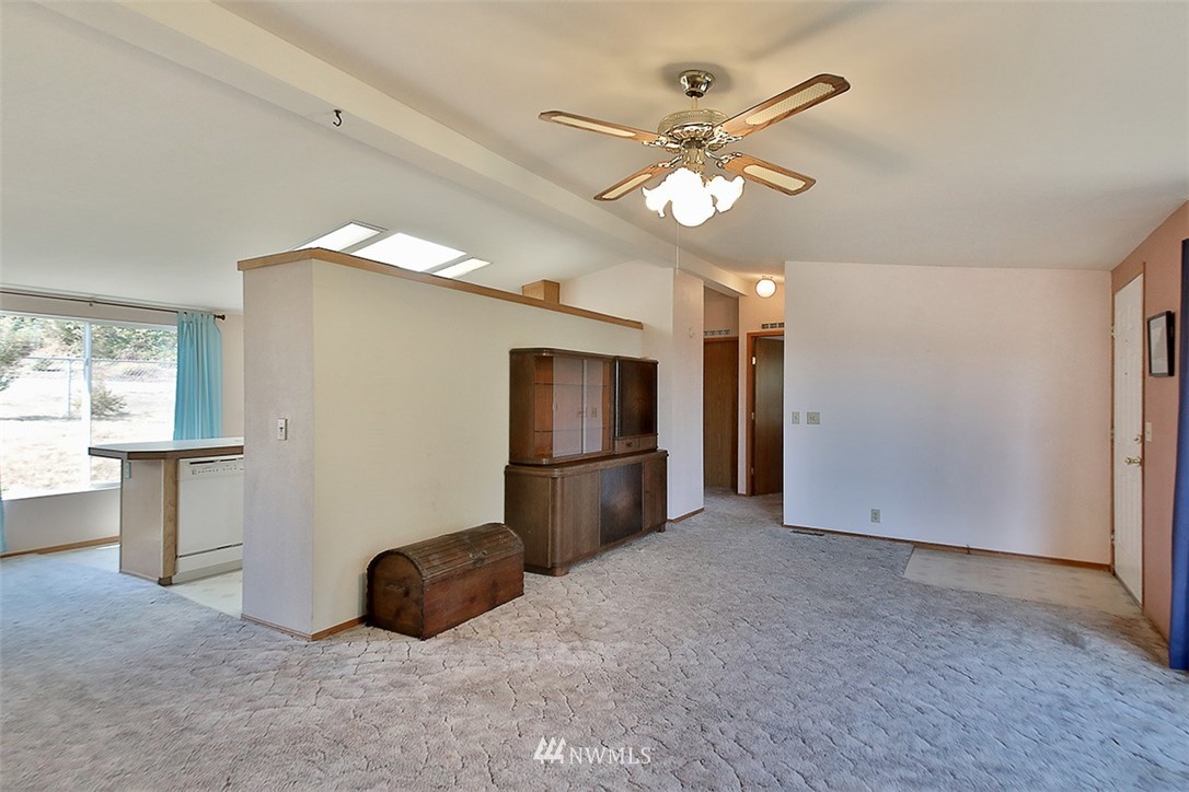 4726 Deer Lake Road Clinton, WA 98236 - Photo 4 of 23 Gallery Image 4