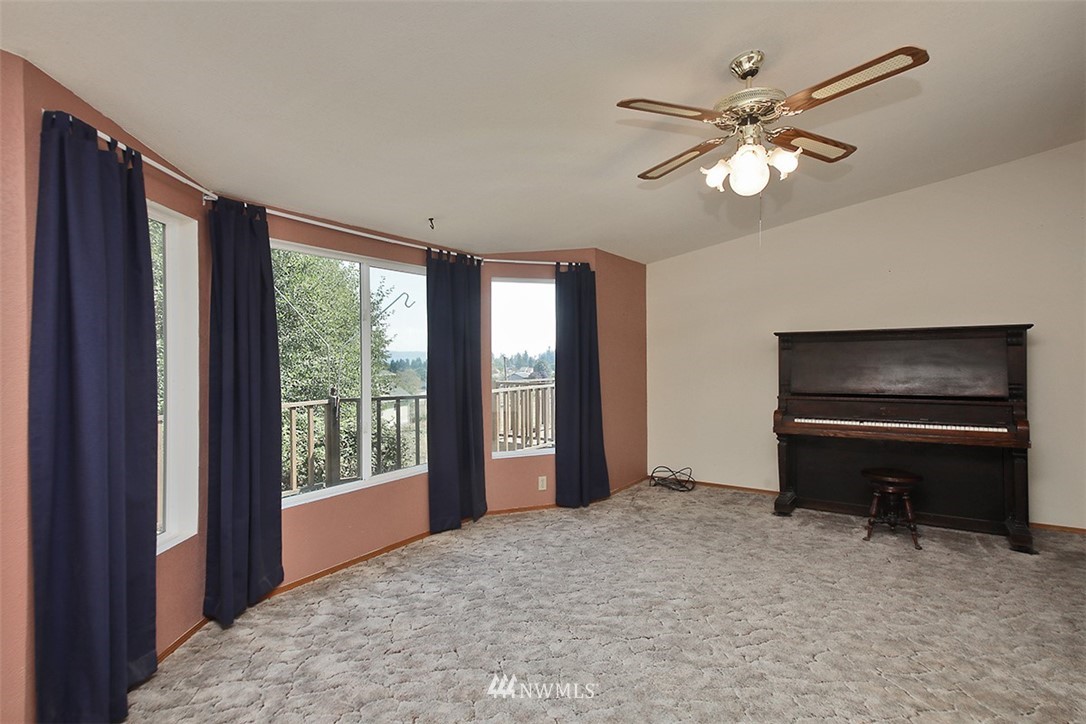 4726 Deer Lake Road Clinton, WA 98236 - Photo 5 of 23 Gallery Image 5