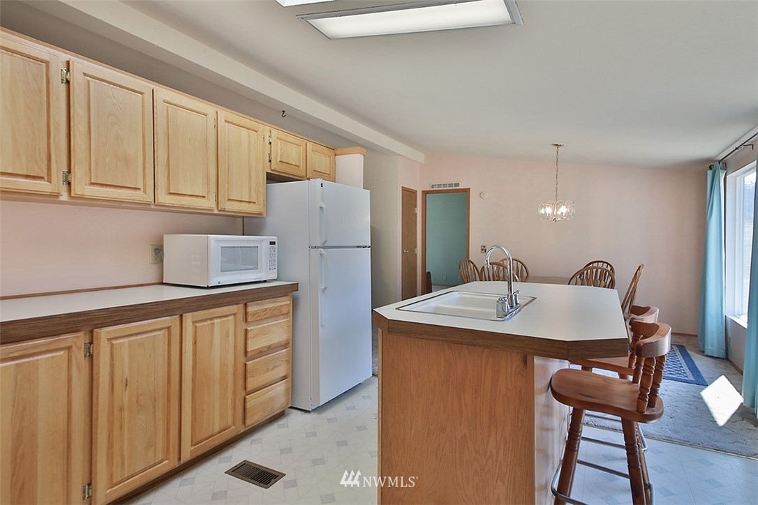 4726 Deer Lake Road Clinton, WA 98236 - Photo 10 of 23 Gallery Image 10