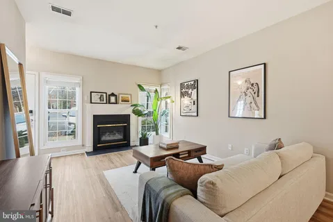 $325,000 | 4656 Lawton Way, Alexandria, VA 22311