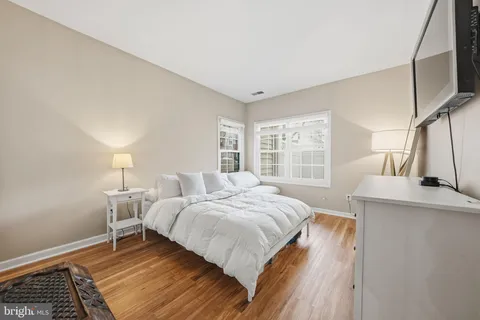 $325,000 | 4656 Lawton Way, Alexandria, VA 22311