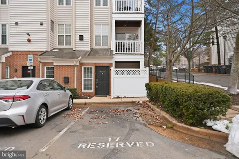 $325,000 | 4656 Lawton Way, Alexandria, VA 22311