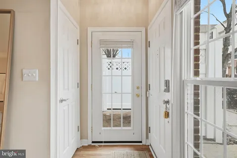 $325,000 | 4656 Lawton Way, Alexandria, VA 22311