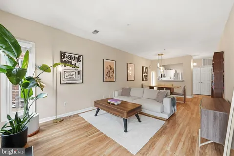 $325,000 | 4656 Lawton Way, Alexandria, VA 22311