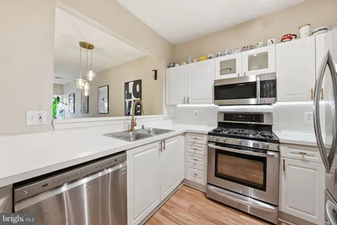 $325,000 | 4656 Lawton Way, Alexandria, VA 22311