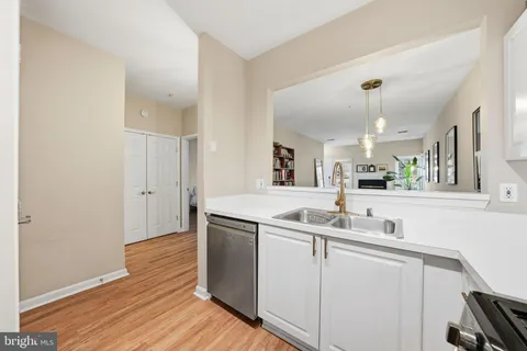 $325,000 | 4656 Lawton Way, Alexandria, VA 22311