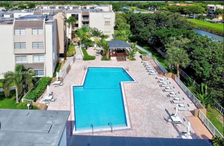 7743 Southwest 86th Street, Unit D129 Miami, FL 33143 - Photo 14 of 17 a view of yard