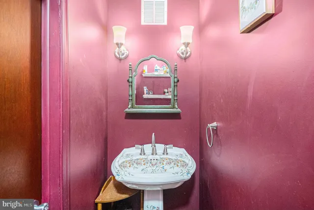 $425,000 | 7710 Queen Street, Glenside, PA 19038