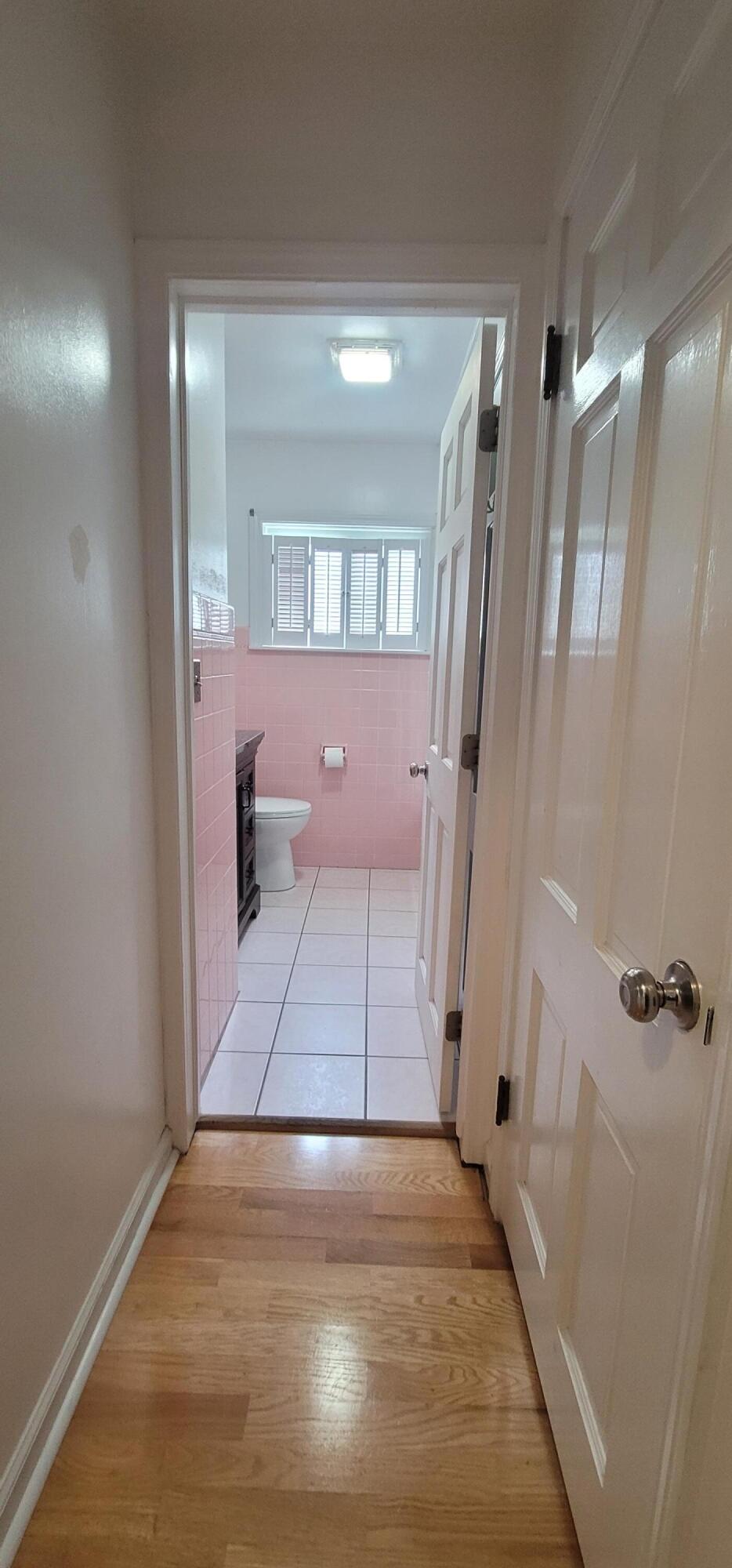 601 Isabelle Avenue Racine, WI 53402 - Photo 21 of 39 Hallway to Bathroom