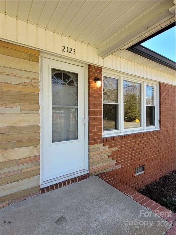 2123 Oakdale Road Charlotte, NC 28216 - Photo 2 of 13