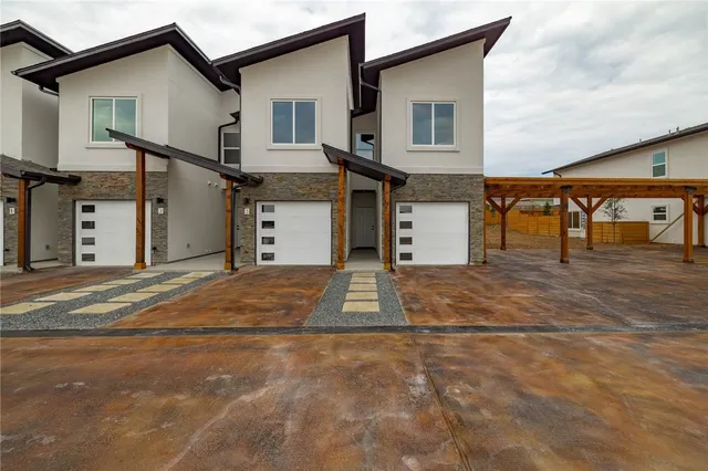 a view of a house with a outdoor space