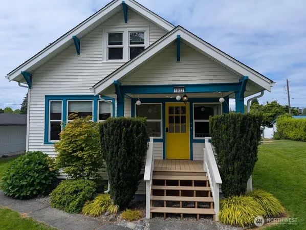 $2,700 | 1022 Oakes Avenue, Unit A, Everett, WA 98201