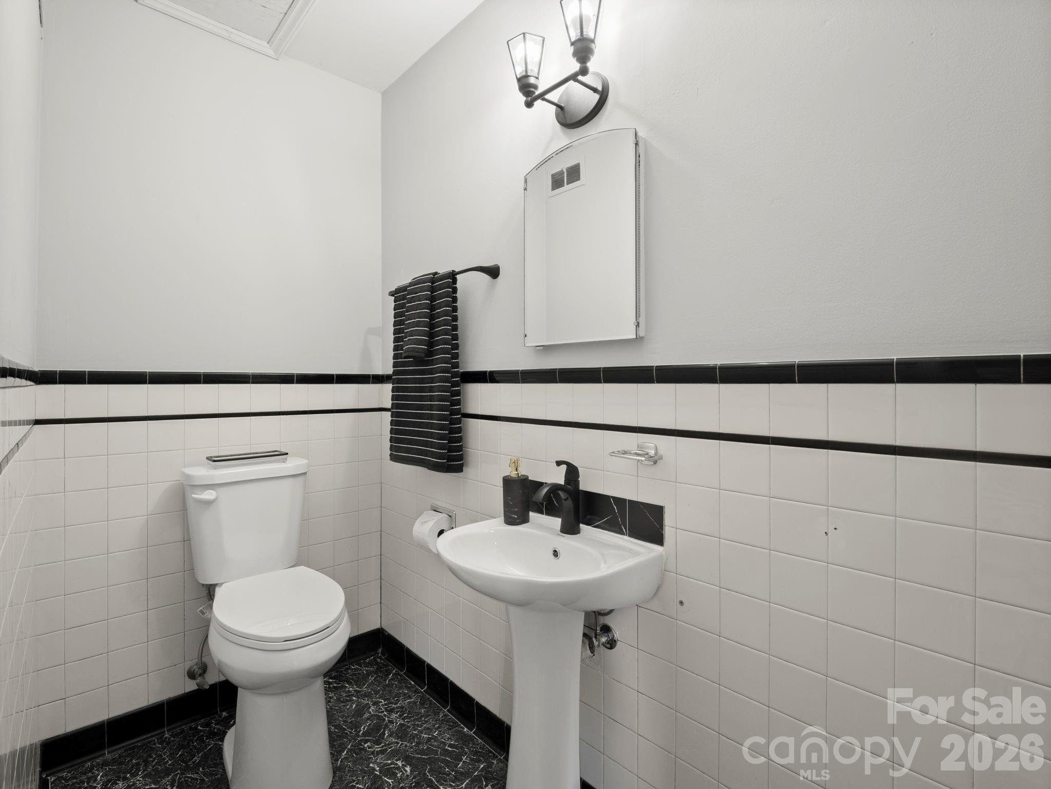 204 West Fernwood Drive Rutherfordton, NC 28139 - Photo 25 of 34 a bathroom with a toilet sink and mirror