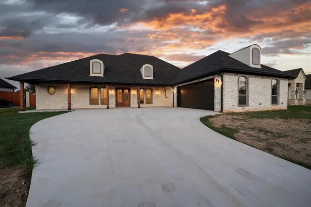 a view of house and outdoor space