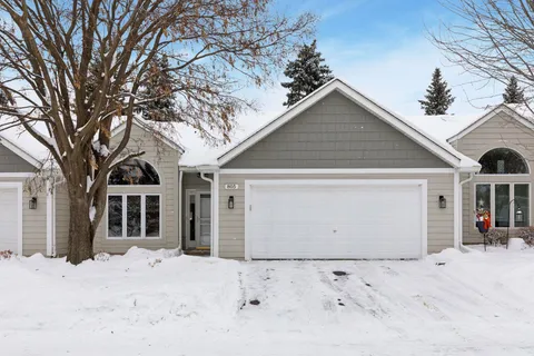 $325,000 | 805 Southcross Drive East, Burnsville, MN 55306