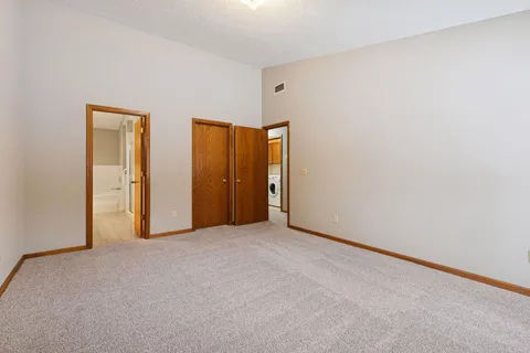 $305,000 | 805 Southcross Drive East, Burnsville, MN 55306