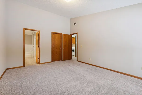 $305,000 | 805 Southcross Drive East, Burnsville, MN 55306