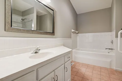$305,000 | 805 Southcross Drive East, Burnsville, MN 55306