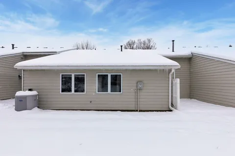 $315,000 | 805 Southcross Drive East, Burnsville, MN 55306