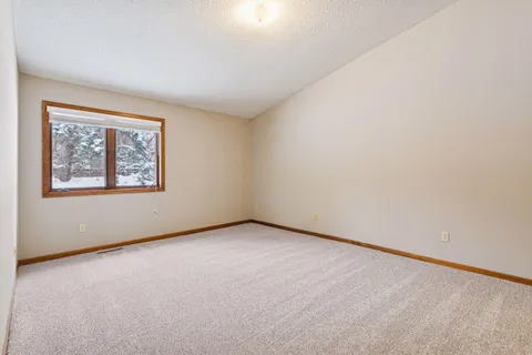 $305,000 | 805 Southcross Drive East, Burnsville, MN 55306