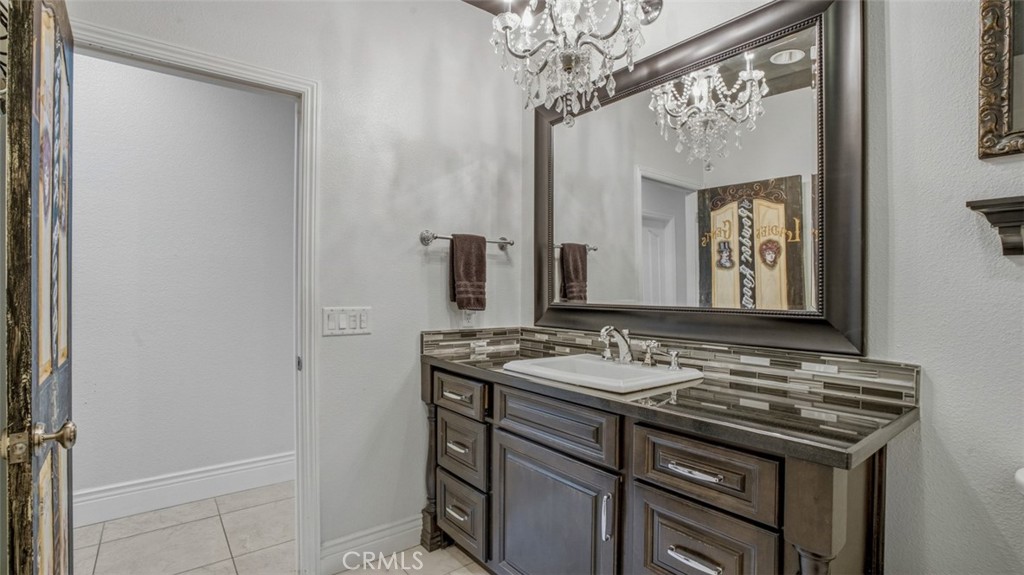 16025 Perry Heights Drive Riverside, CA 92504 - Photo 90 of 105 Hall Bathroom