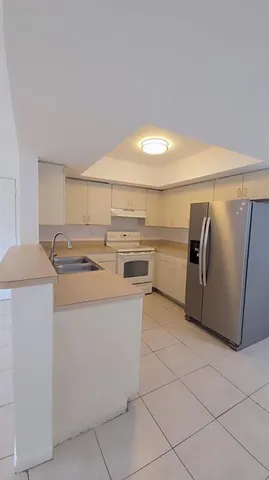 $2,200 | 3640 North 56th Avenue, Unit 412, Hollywood, FL 33021