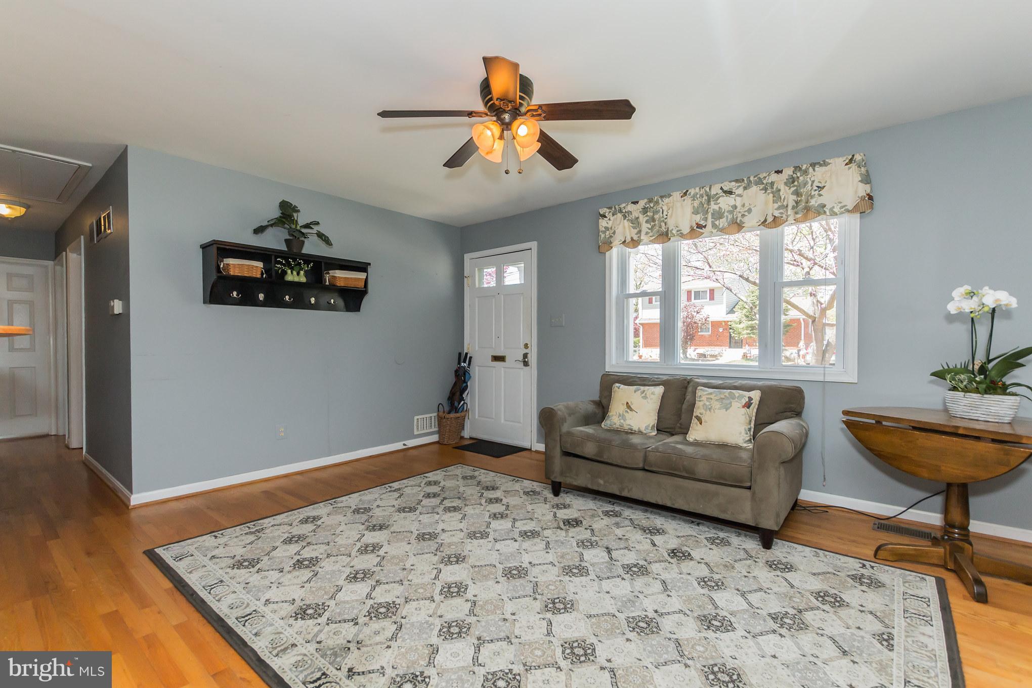 916 Snure Road Silver Spring, MD 20901 - Photo 2 of 30 Living Room