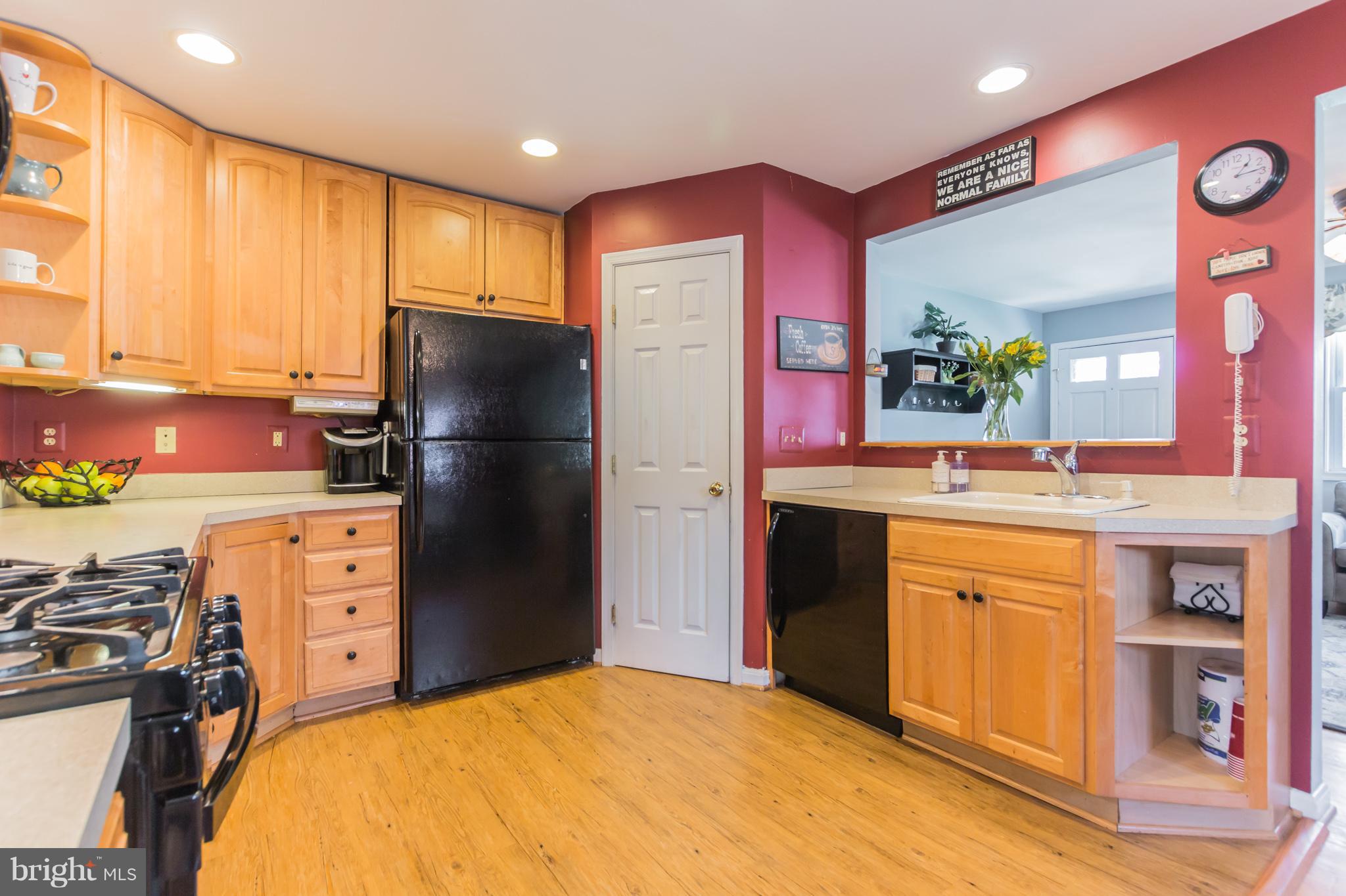 916 Snure Road Silver Spring, MD 20901 - Photo 5 of 30 Kitchen with Good Cabinet Space