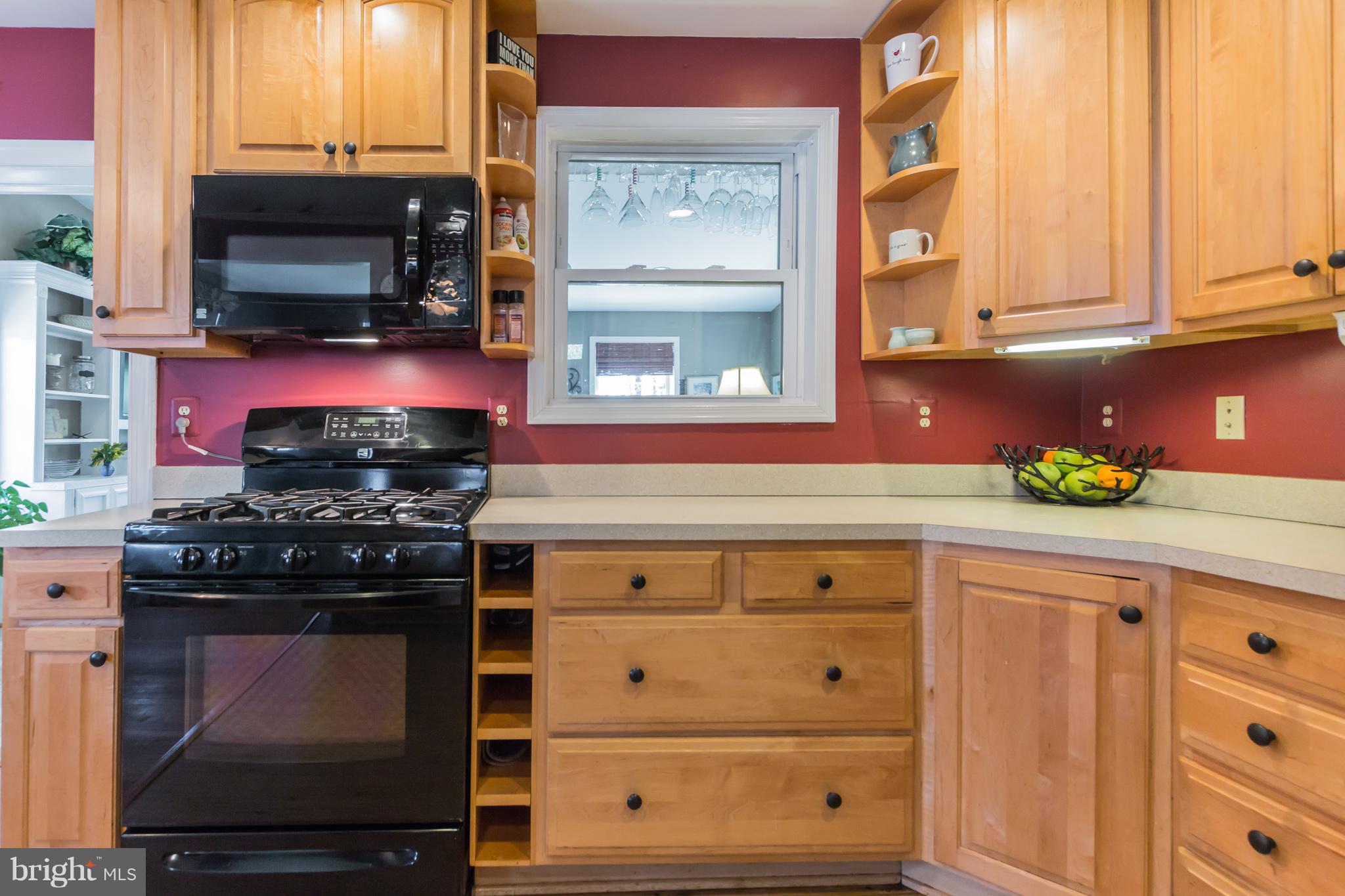 916 Snure Road Silver Spring, MD 20901 - Photo 7 of 30 Kitchen with Gas Range