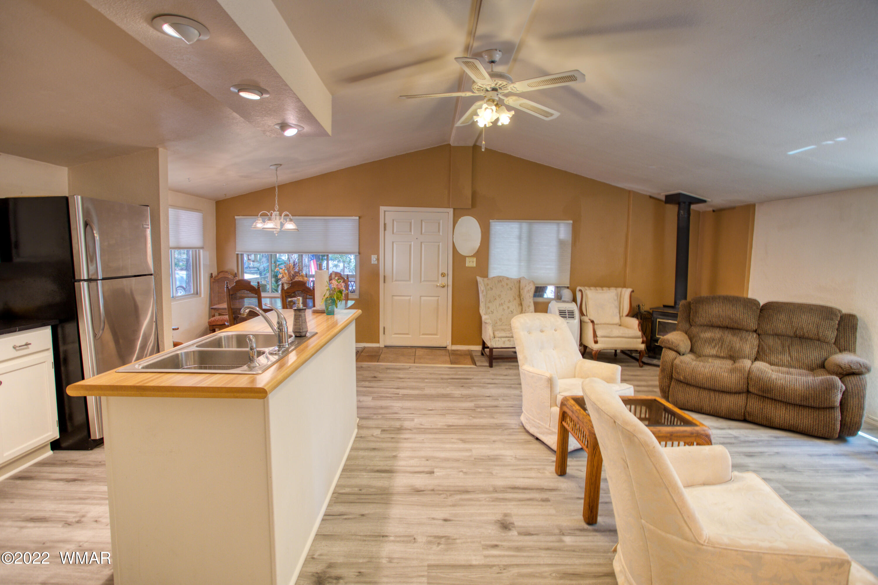 5231 South Blue Ridge Loop Pinetop, AZ 85935 - Photo 3 of 26 a living room with furniture a chandelier and a kitchen view
