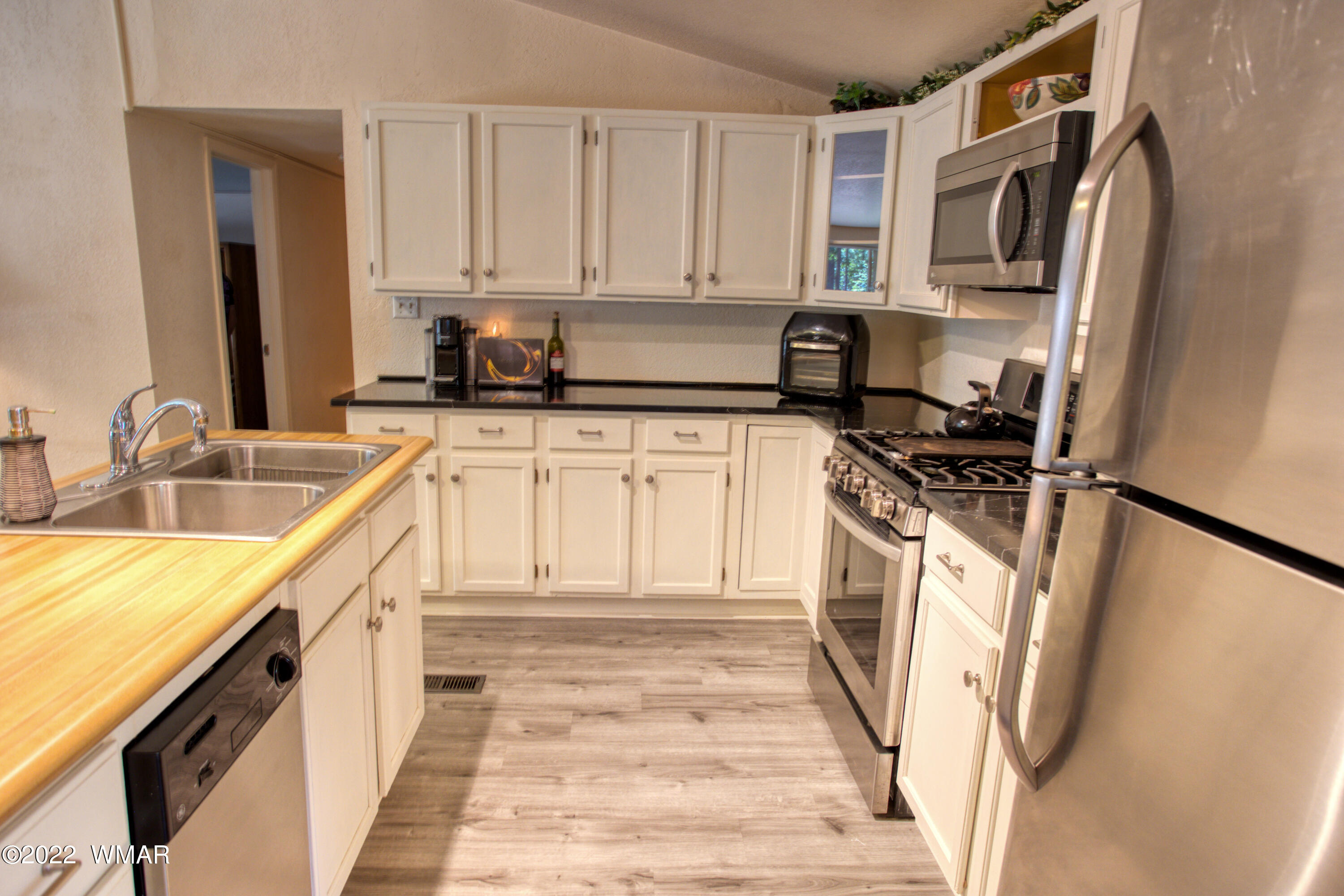 5231 South Blue Ridge Loop Pinetop, AZ 85935 - Photo 5 of 26 a kitchen with stainless steel appliances granite countertop a sink stove and refrigerator