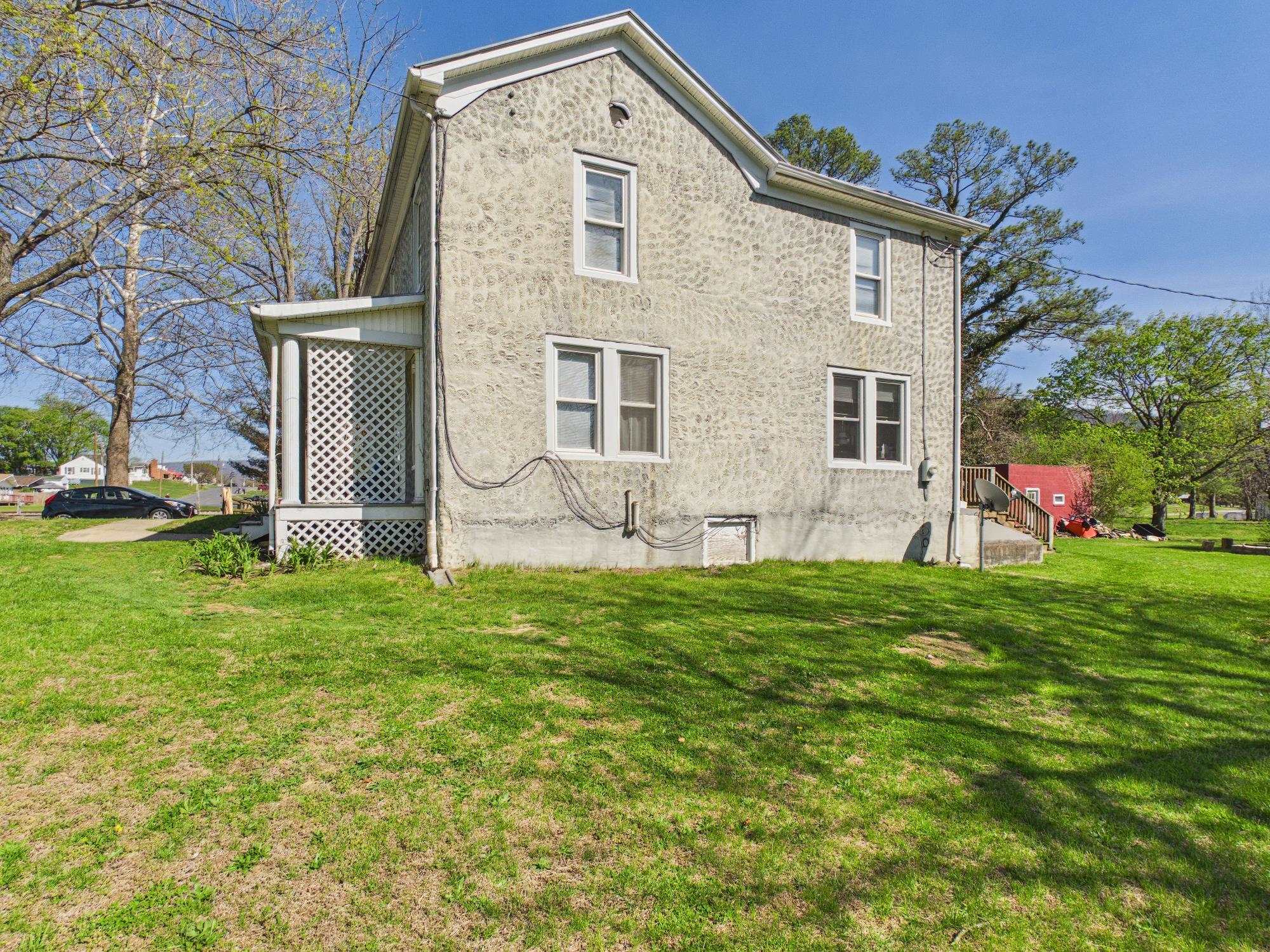 417 West Spring Avenue Elkton, VA 22827 - Photo 3 of 14