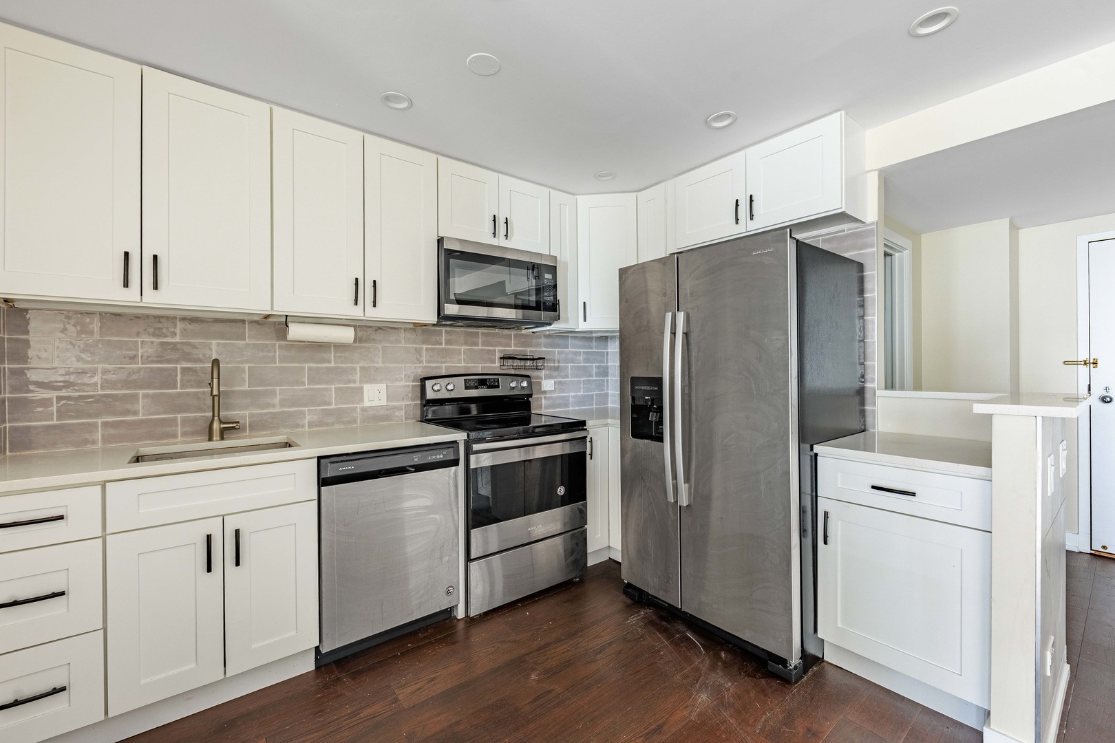 40 East 9th Street, Unit 1804 Chicago, IL 60605 - Photo 9 of 19