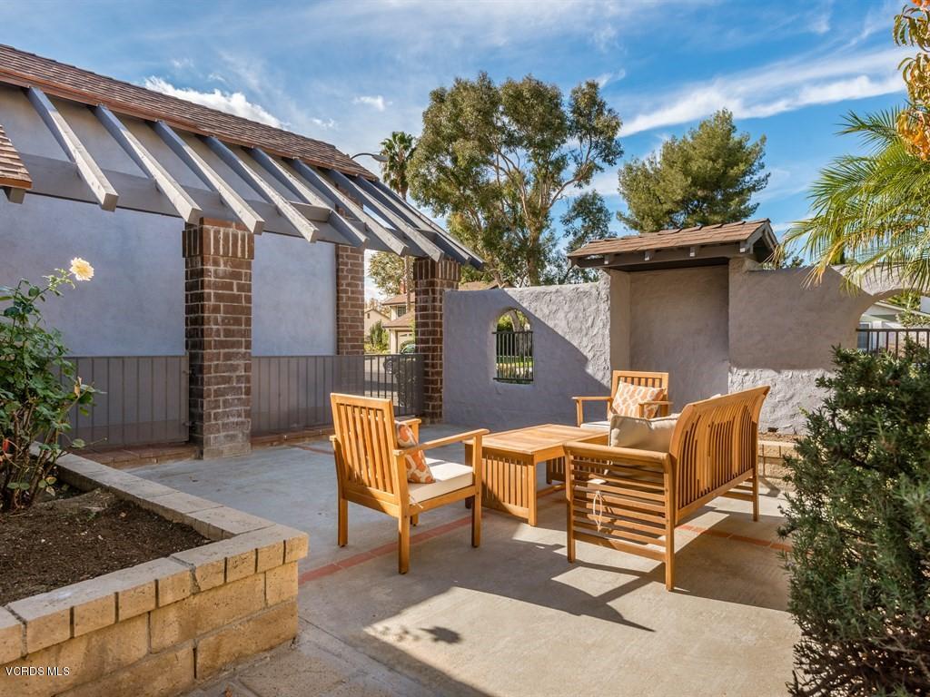 23446 Vía Barra Valencia, CA 91355 - Photo 11 of 42 a backyard of a house with table and chairs