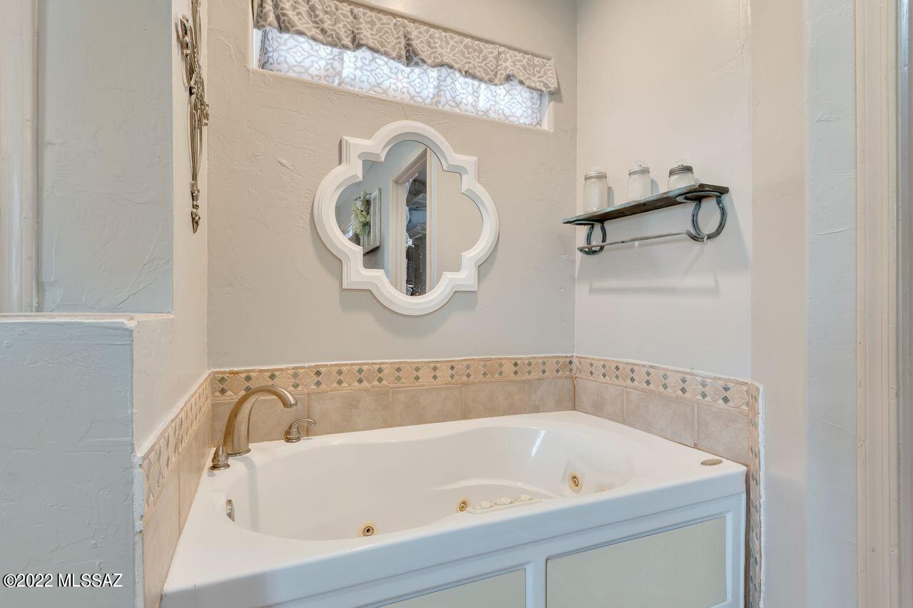 3950 West Mossman Road Tucson, AZ 85746 - Photo 17 of 36 Gallery Image 17