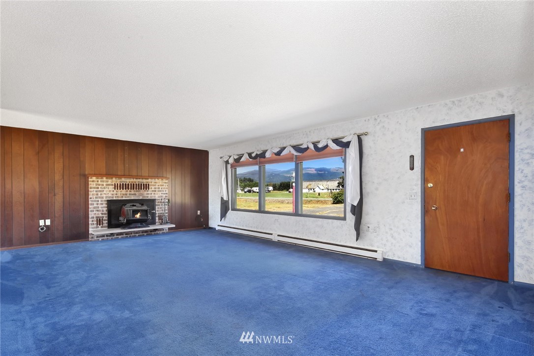 5361 Sand Road Bellingham, WA 98226 - Photo 8 of 34 an empty room with furniture and fireplace