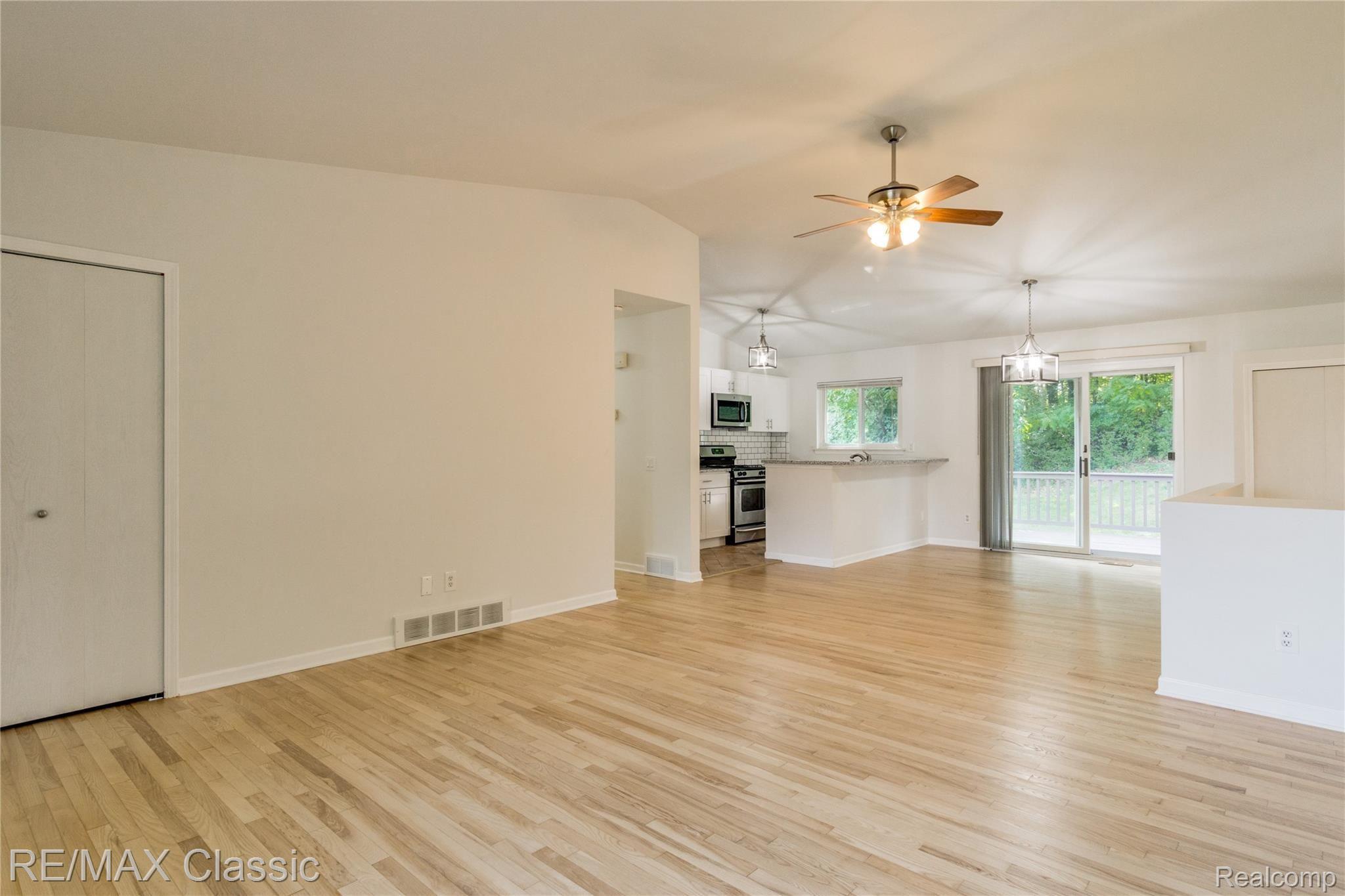 9560 Ridge Top Trail Clarkston, MI 48348 - Photo 10 of 40 Interiors (4 of 33).jpg