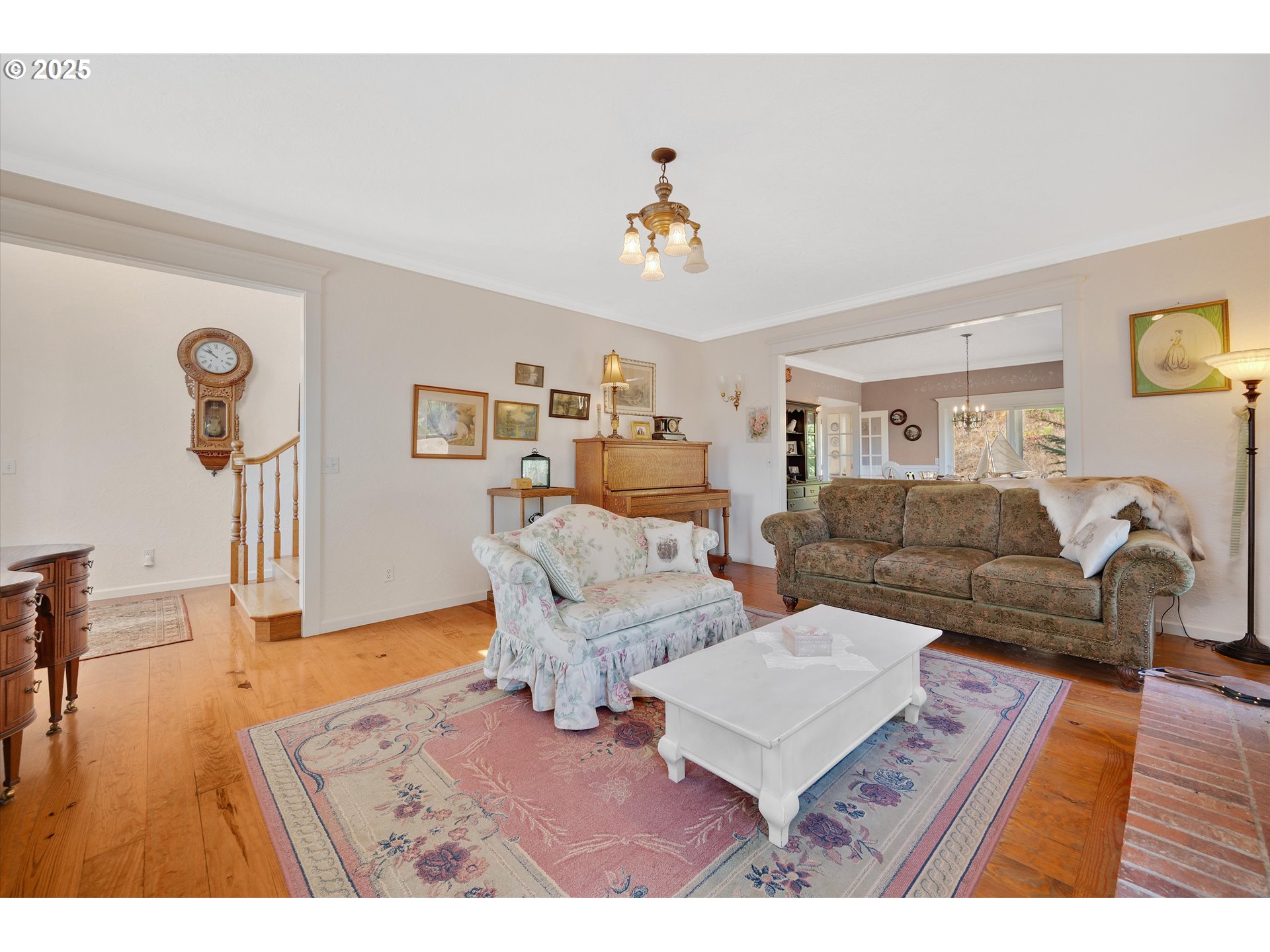 2965 Mistletoe Road Dallas, OR 97338 - Photo 11 of 43 a living room with furniture and wooden floor