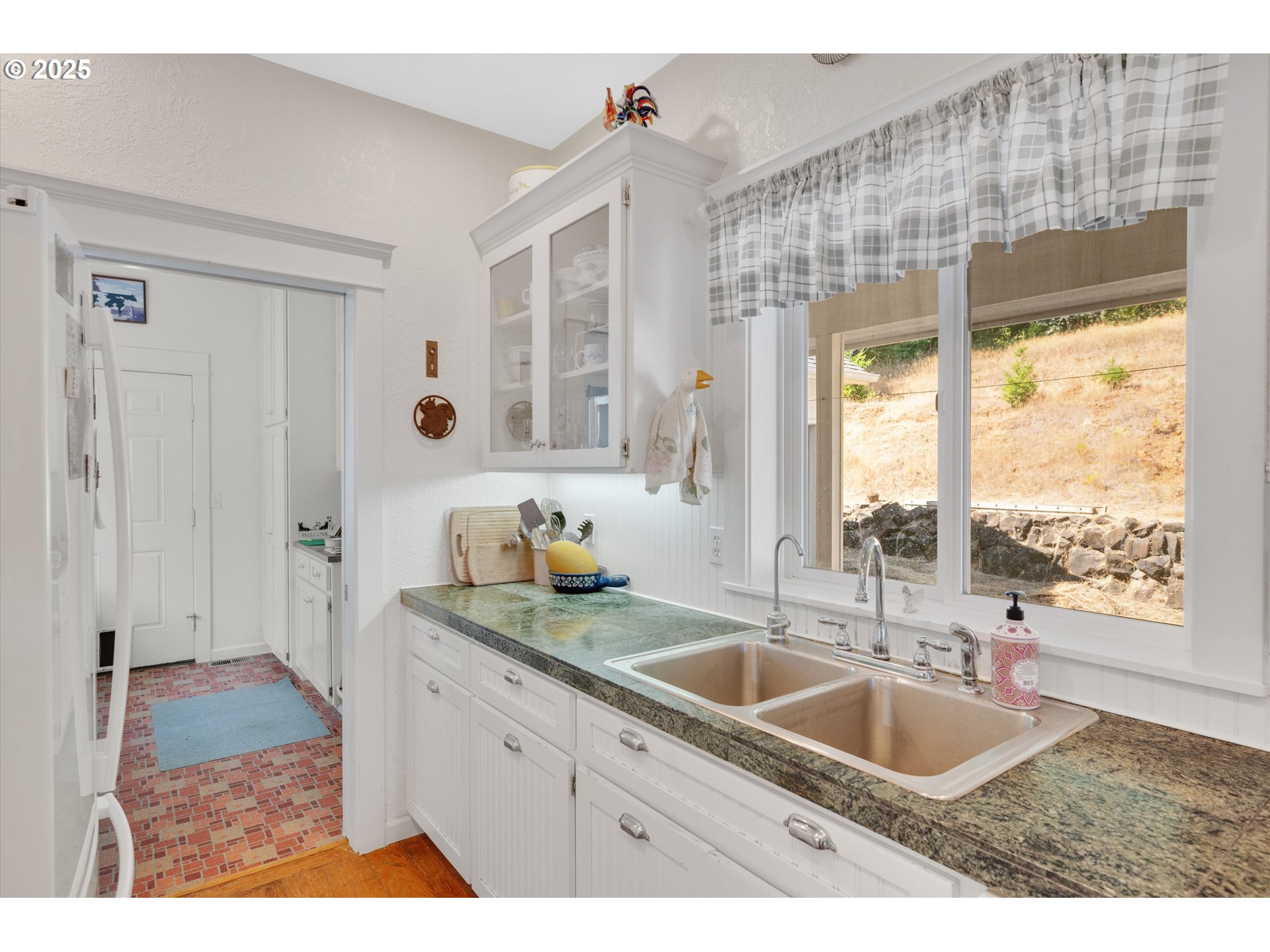 2965 Mistletoe Road Dallas, OR 97338 - Photo 25 of 43 a kitchen with sink cabinets and window