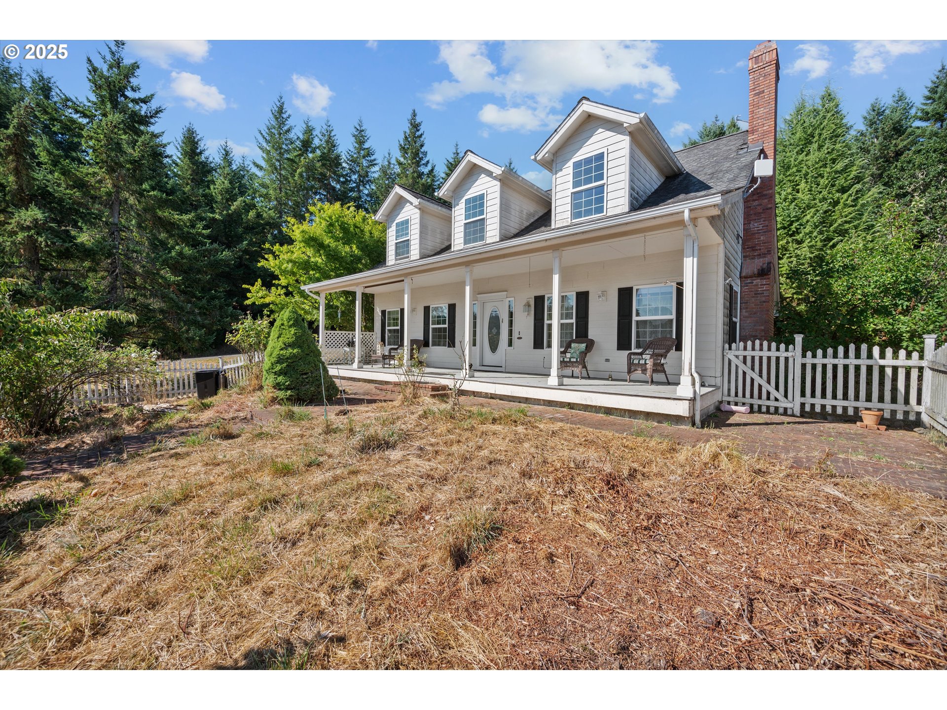 2965 Mistletoe Road Dallas, OR 97338 - Photo 3 of 43 a front view of a house with a yard