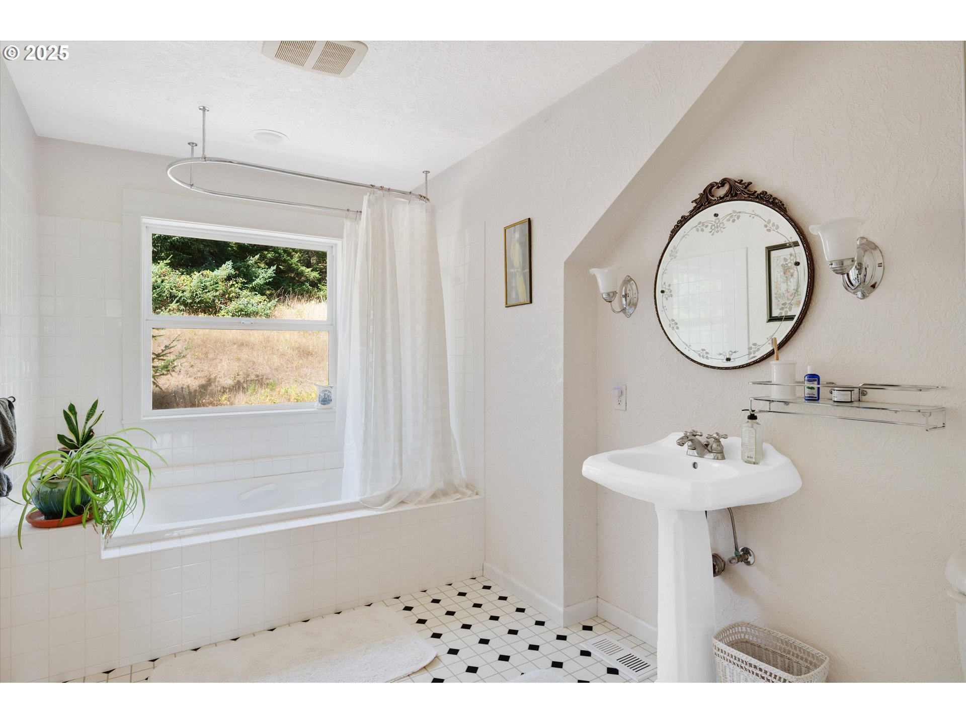 2965 Mistletoe Road Dallas, OR 97338 - Photo 34 of 43 a bathroom with a sink a mirror and a shower