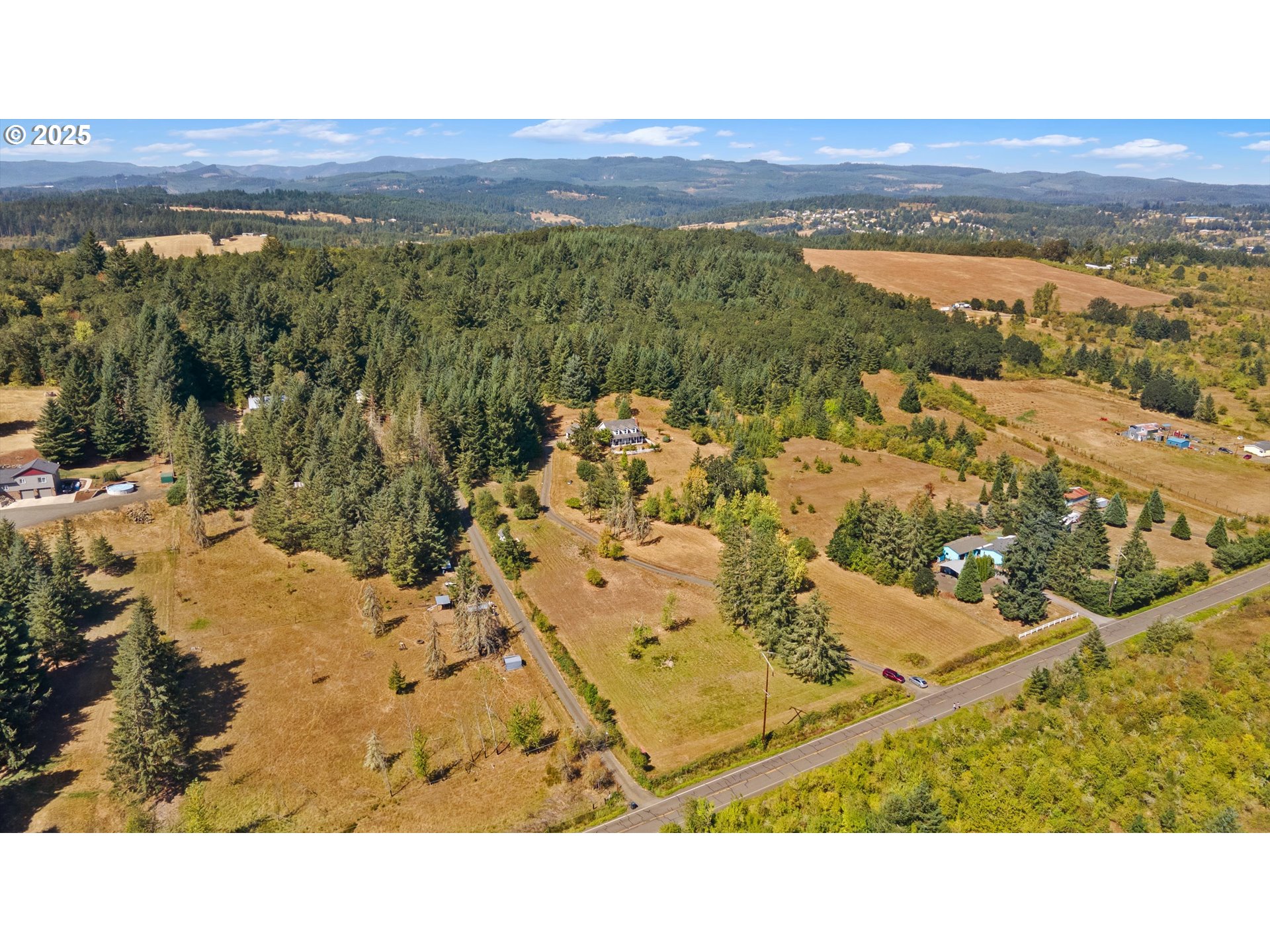 2965 Mistletoe Road Dallas, OR 97338 - Photo 39 of 43 a black and white photo of a lake