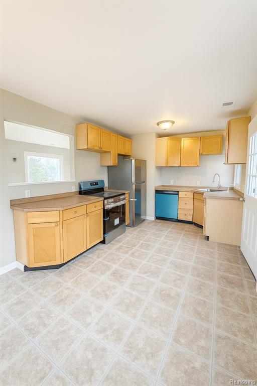 7276 Andersonville Road Clarkston, MI 48346 - Photo 6 of 9