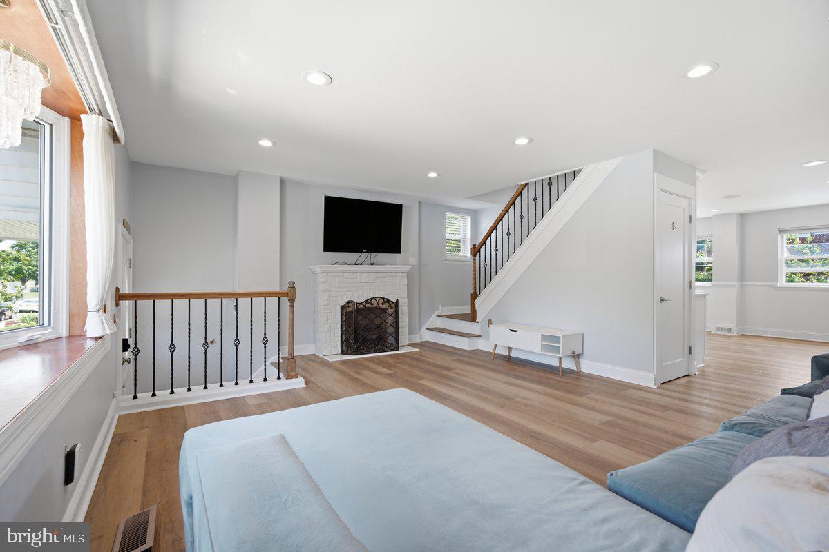 12767 Dunks Ferry Road Philadelphia, PA 19154 - Photo 6 of 41 Gallery Image 6